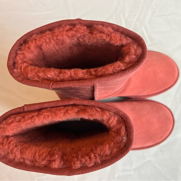 UGG WOMAN’S CLASSIC SHORT II UGG LOGO REDWOOD SIZE 6 BOOTS 1129450 AUTHENTIC NEW - Picture 4 of 11